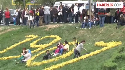 Fenerbahçeli Kadınlar ve Çocuklar 1 Km'lik Kuyruk Oluşturdu