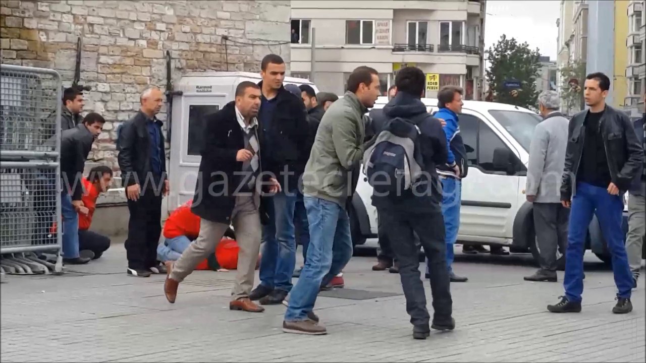 Polis, Çocuğunun Önünde Bir Babayı Darp Etti!