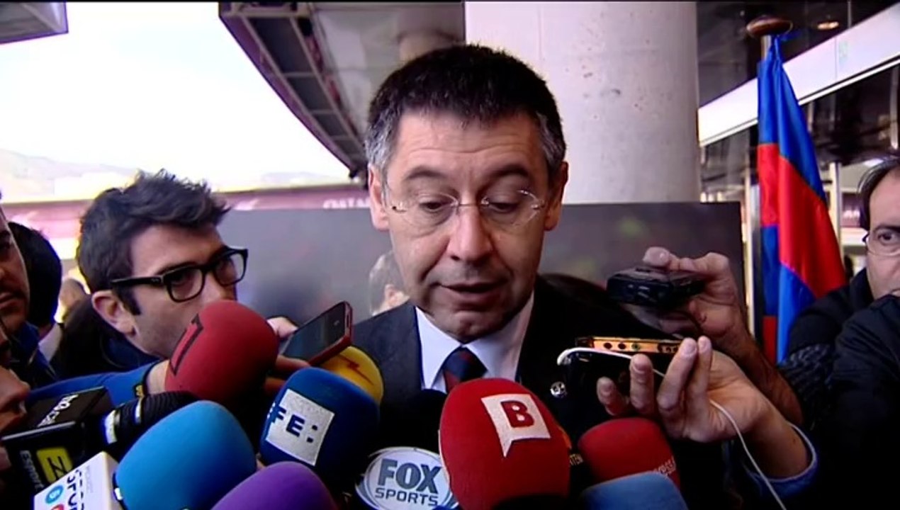 Jugadores  y directiva azulgrana se despiden de Vilanova en el Camp Nou