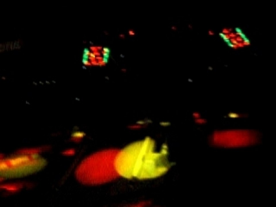 le speaker chauffe Bercy