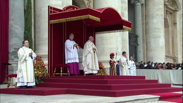 البابا يعلن قداسة يوحنا الثالث والعشرين ويوحنا بولس الثاني