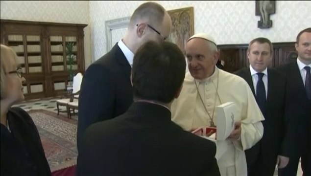 Ukraine : le pape offre un stylo pour écrire la paix avec la Russie