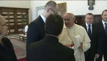 Ukraine : le pape offre un stylo pour 