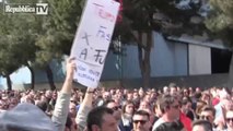 Al comizio di Grillo con il cartello -No campagna elettorale sulla nostra pelle-. Ma gli attivisti lo censurano (VIDEO)