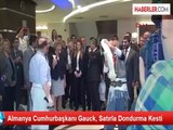 Almanya Cumhurbaşkanı Gauck, Satırla Dondurma Kesti