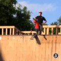 Père indigne, il pousse son fils du haut d'une rampe de Skate!