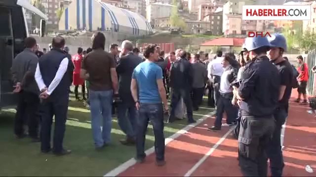 Hakkari'de Amatör Maçta Olaylar Çıktı 8 Yaralı