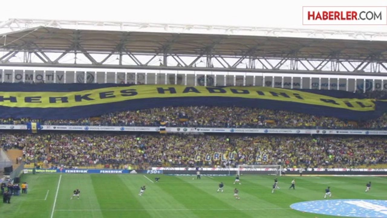 Fenerbahçeliler, Saracoğlu'nda Pankart Açtı