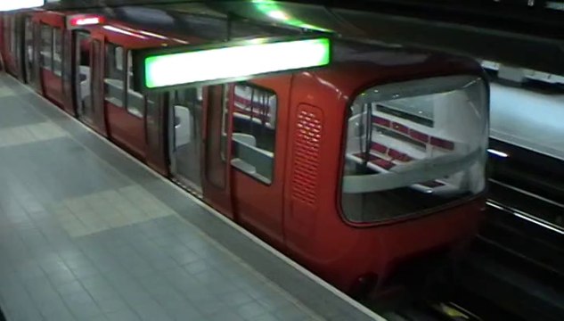 MPL85 : Signal sonore et fermeture des portes à la station Gare de Vaise sur la ligne D du métro de Lyon