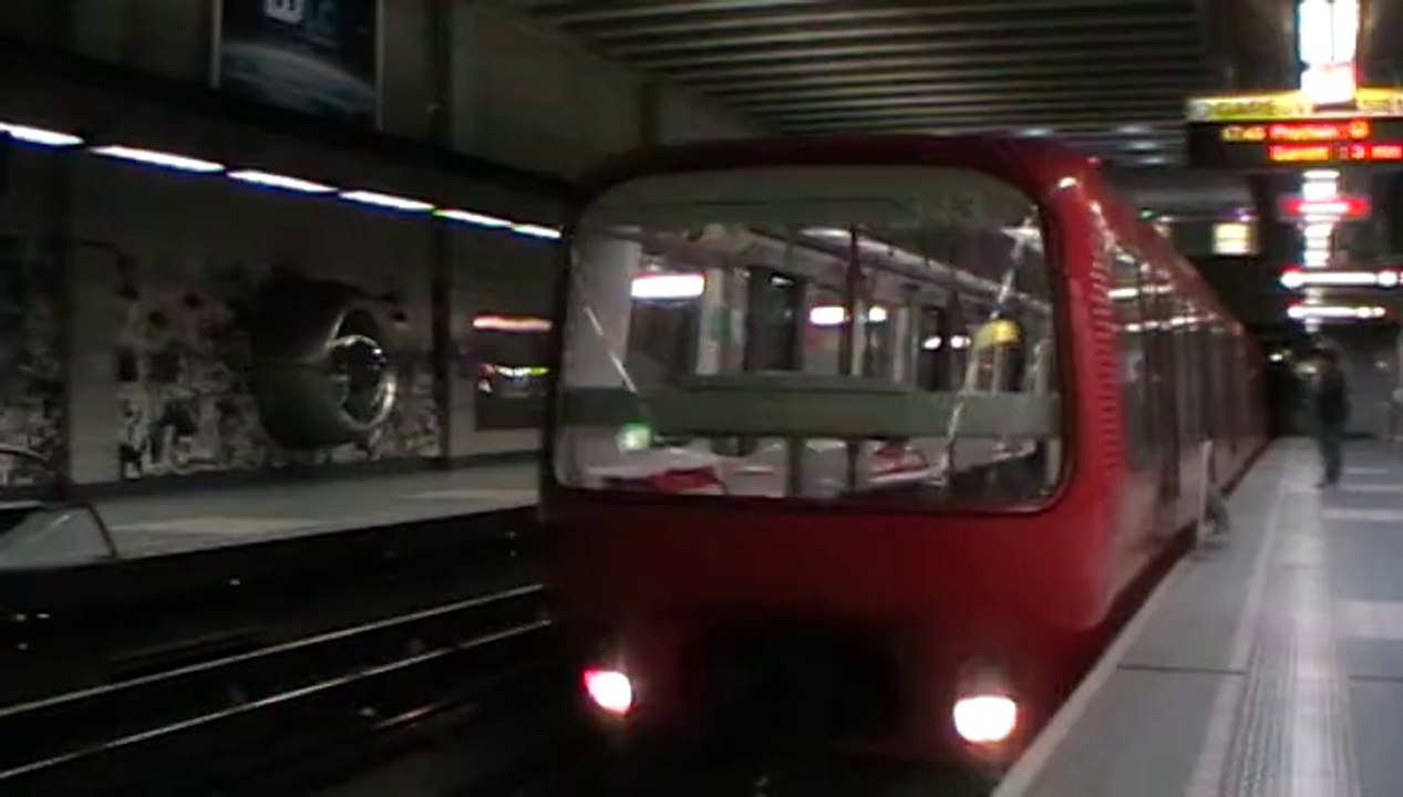 MPL85 : Mise en place d'une rame sur la quai départ à la station Gare de Vaise sur la ligne D du métro de Lyon