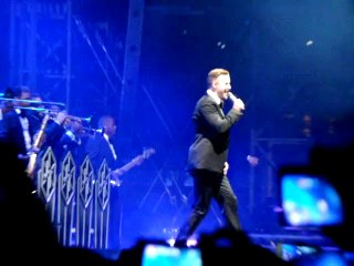Justin Timberlake shakes it ! "FutureSex Lovesounds" & "Sing a song for me" @Stade de France Paris