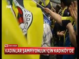 Fenerbahçeli kadın taraftarlar şampiyonluk için Kadıköy'de