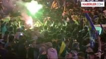 Fenerbahçeli Taraftarlar, Şampiyonluğu Şükrü Saracoğlu Stadı Önünde Kutladı