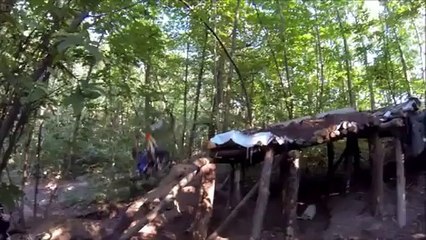 Bisikletle Hareketler Yaparken Düşen adam