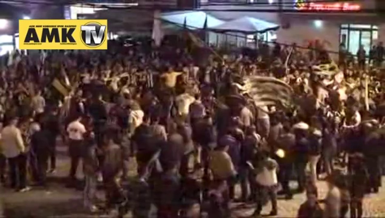 Kosova'da davullu zurnalı şampiyonluk kutlaması