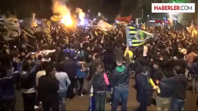 Kütahya'da Fenerbahçe Taraftarlarından Şampiyonluk Kutlaması