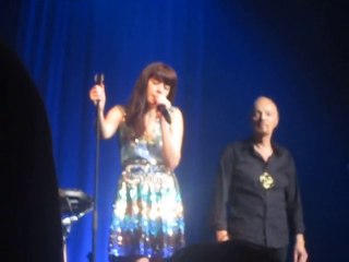 Nolwenn Leroy - Bro Gozh Ma Zadoù (avec Alan Stivell) @ Zénith de Paris (17-12-11)