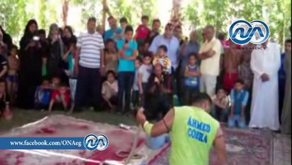 شاهد .. فقرات" الحاوي" تجذب الاطفال والفتيات في شم النسيم  بنادي المعلمين بطور سيناء