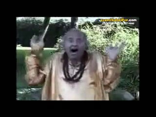 Yoga Yaparken Kafayı Fazla Kıran Adam