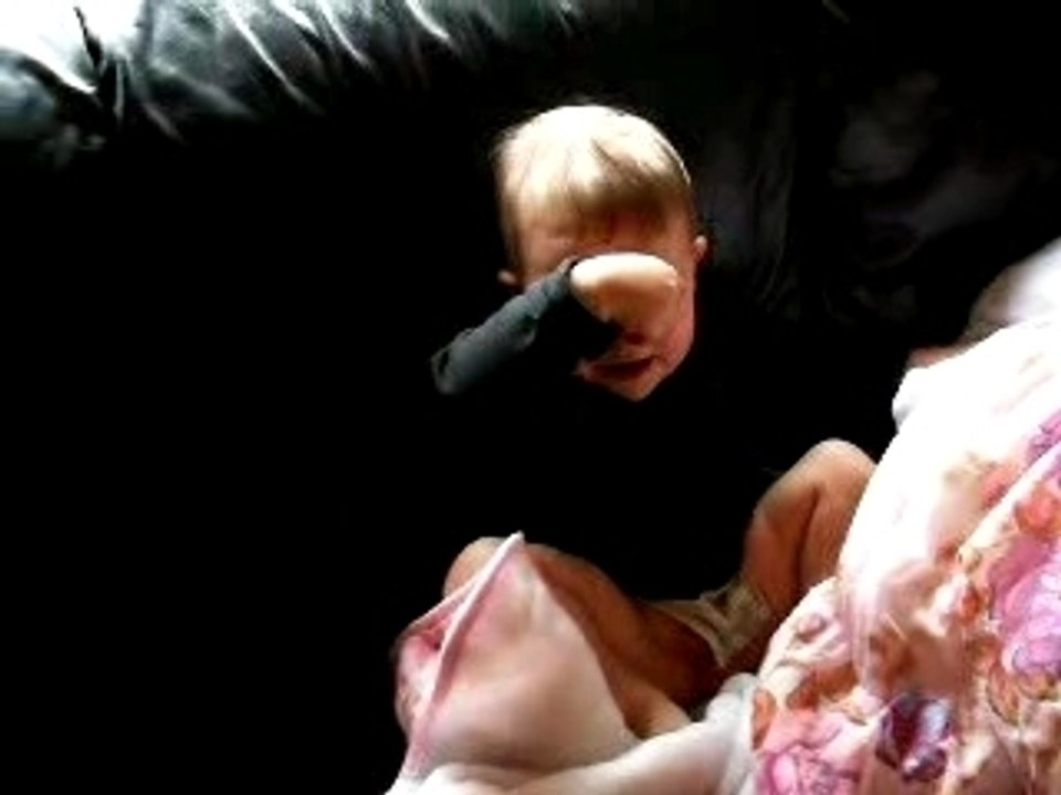 enzo fais le fou sur le fauteuil