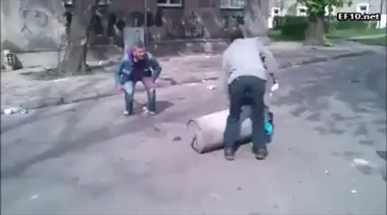 Çöp Kutusunu Roket Atar Gibi Kullanmak!!