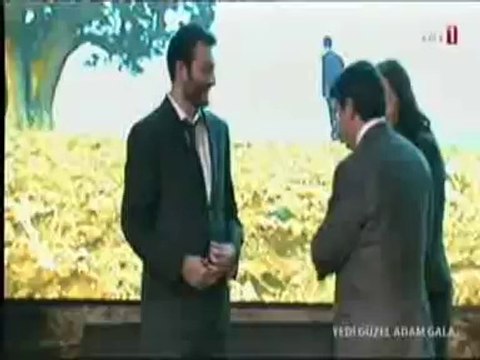 Yedi Güzel Adam Dizisi Gala Görüntüleri Edebiyat, Siyaset Dünyasından ve Oyuncularla Röportajlar