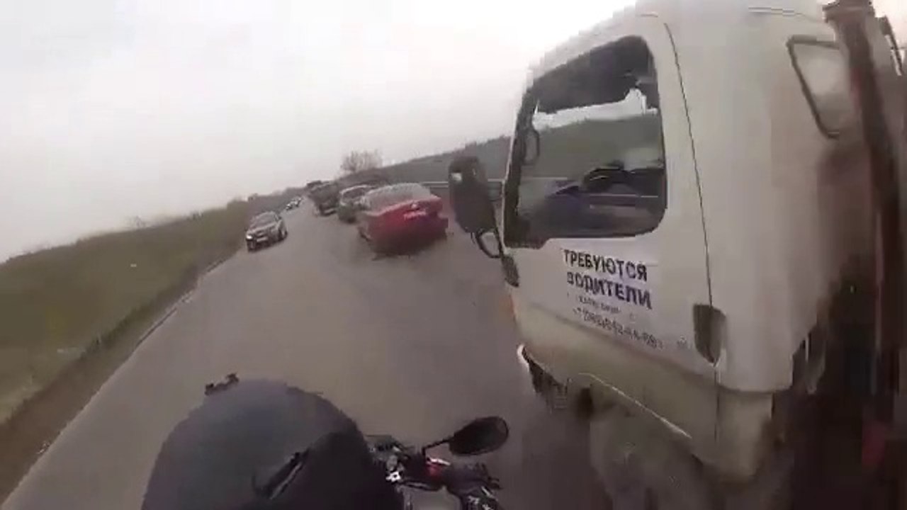 Ce motard restera patient dans un bouchon la prochaine fois