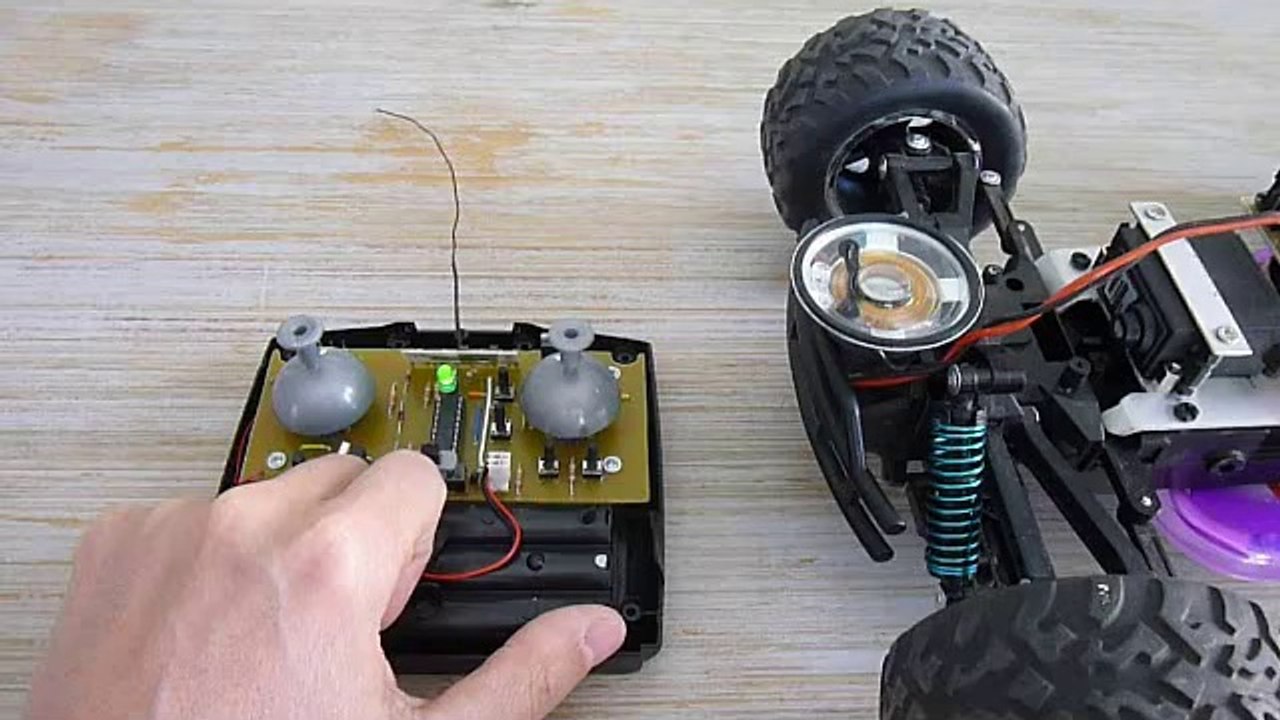voiture RC avec picaxe et sirène