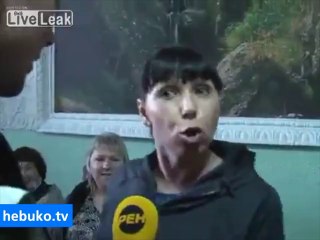 Mikrofon görünce korkan kadın