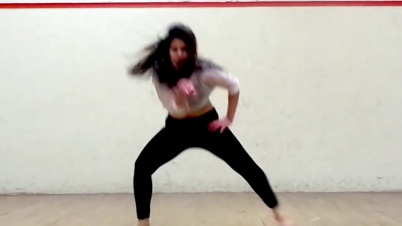 Beautiful Girl Dance on Kamli Song
