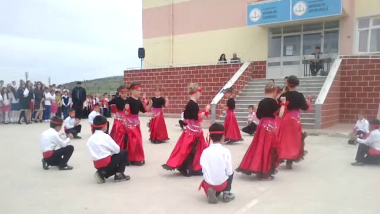 Akbaslar Köyü ilköğretim oklu 3.sınıflar-23nisan14