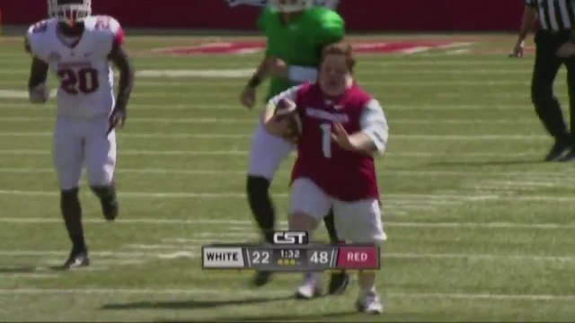Funny fan Scores a Touch Down in Arkansas Spring Game; Hilarious and cute!