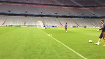 سرخيو راموس يسجل هدفاً من زاوية مستحيلة خلال تدريبات الفريق على أرضية الاليانز ارينا