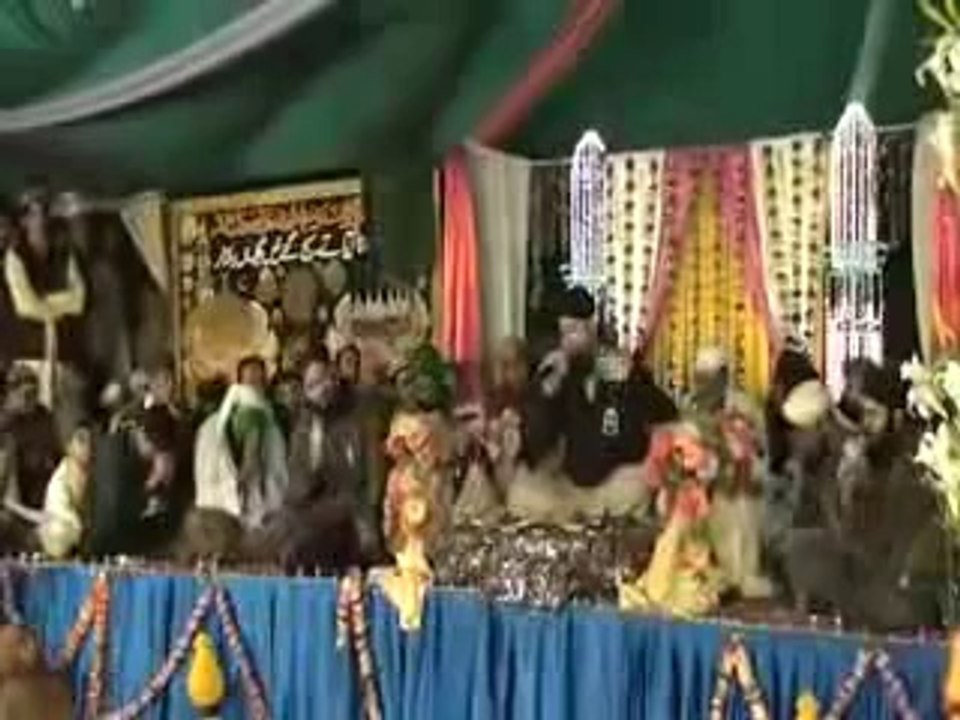 Lajpaal_Nabi_Mere_Dardaan_Di_Dawa_Dena_Owais_Raza_Qadri_Mehfil_e_Naat_New_2013