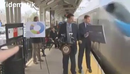 Sunum sırasında az kalsın tren çarpıyordu