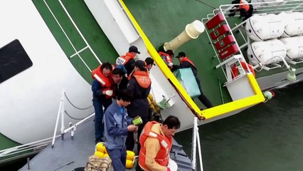 Ferry coréen: une vidéo montre le capitaine quittant le bateau