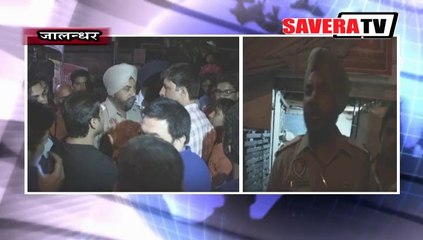 मिल्क बार चोंक के नजदीक बिना हैल्मेट के जा रहे दो युवकों का चालान काटे जाने पर हंगामा