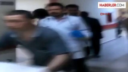 Anne ve Babasını Bıçakladı