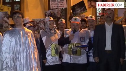 Cami Önünde Kefenli İdam Kararı Protestosu