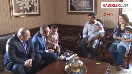 Şekerli Suyla Beslenen İkizlerin Şansı Döndü