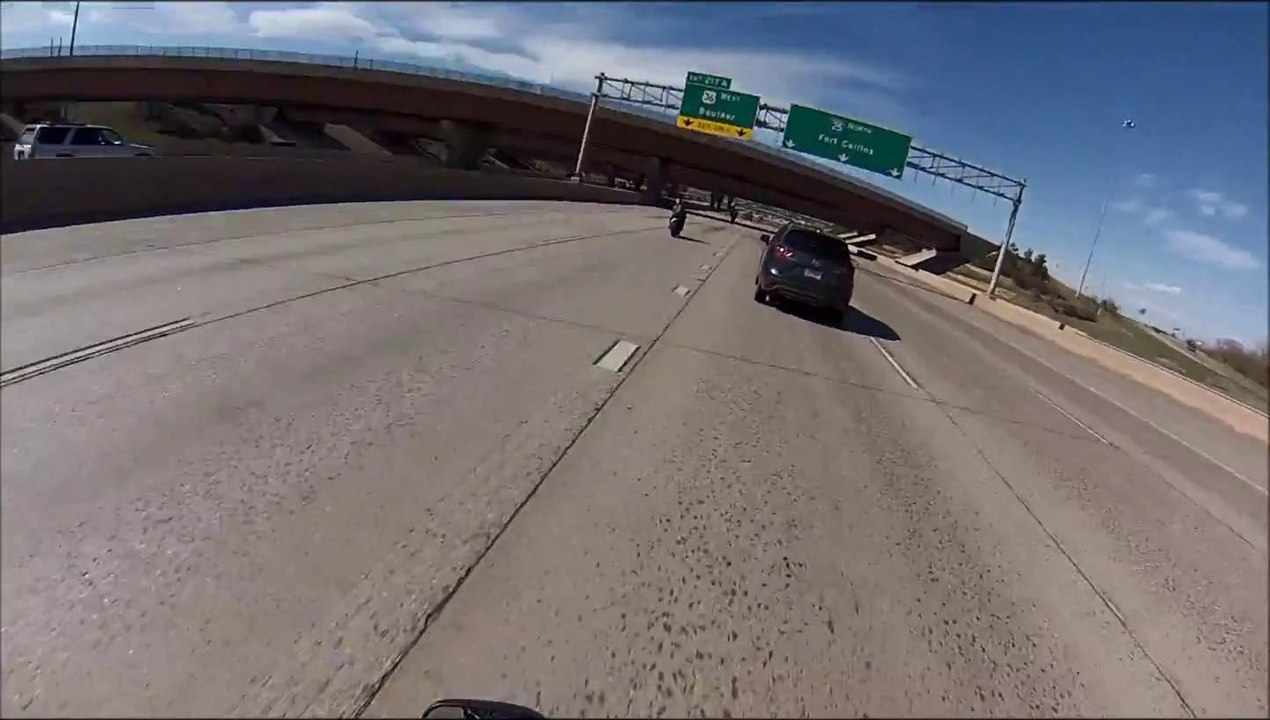 Accident de moto à plus de 200km/h ... Dingue!