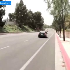 Giden arabaya binmek