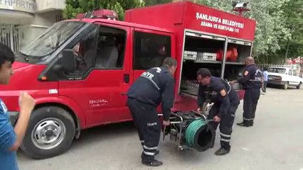 Küçük kızın ayağı asansörde sıkıştı