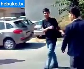 Liseli gençler kız için kavga ediyor