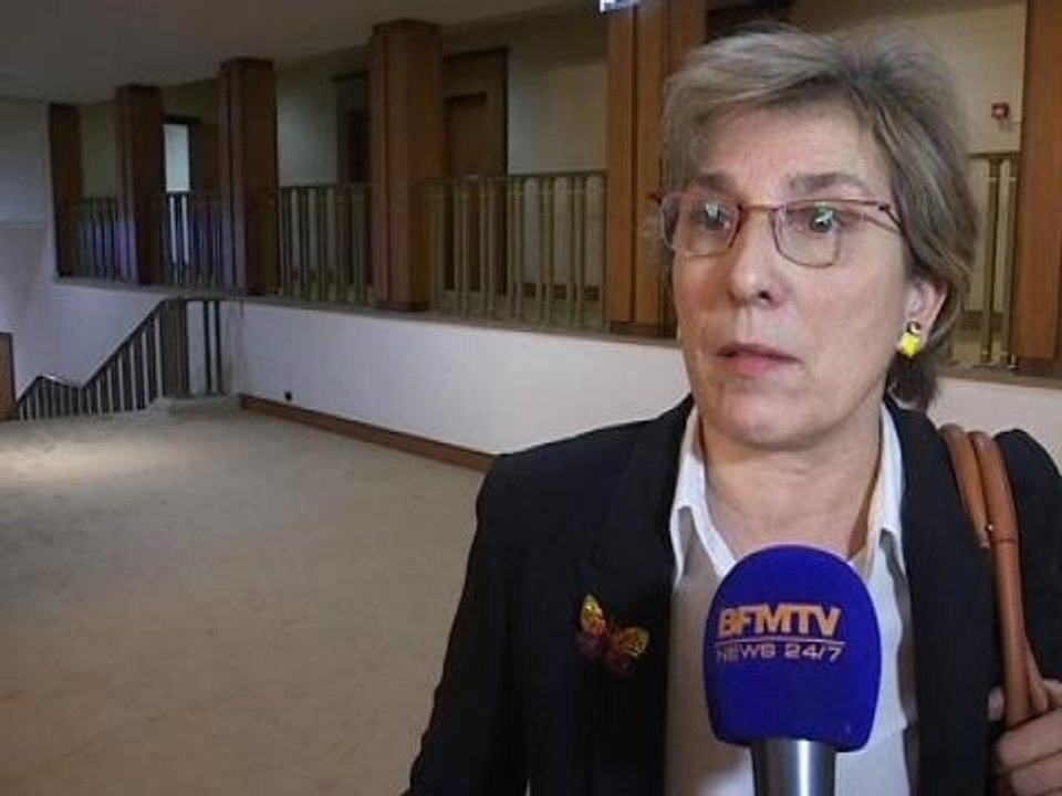 Marie-Noëlle Lienemann, émue, accuse Valls de "s'asseoir sur les combats du PS" - 29/04