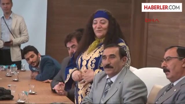 Aşıklar Vali Demir İçin Atıştı