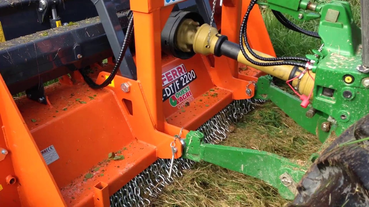 Installation d'un broyeur de souche Ferri sur un 7R John Deere