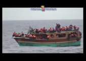 Mare Nostrum - Nave Aliseo interviene in soccorso di un barcone