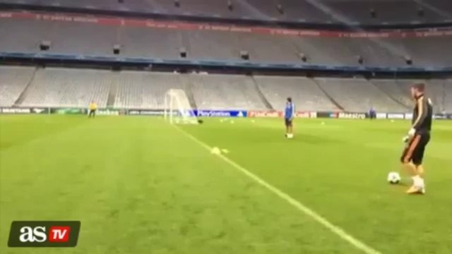 Sergio Ramos Scored Fantastic Goal Behind the Post on Real Madrid Training 2014