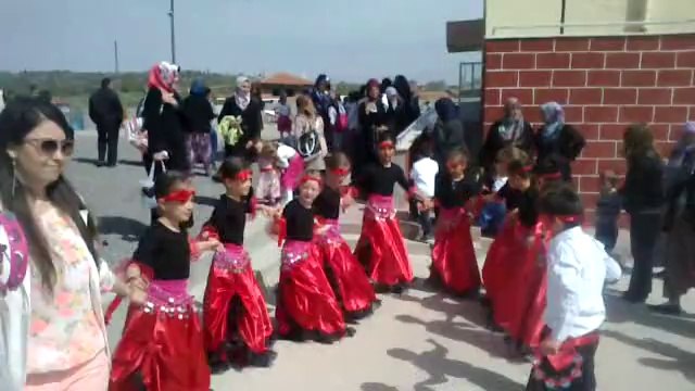 Akbaslar Köyü ilköğretim okulu 3.sınıfların kapanis oyunu-23nisan14
